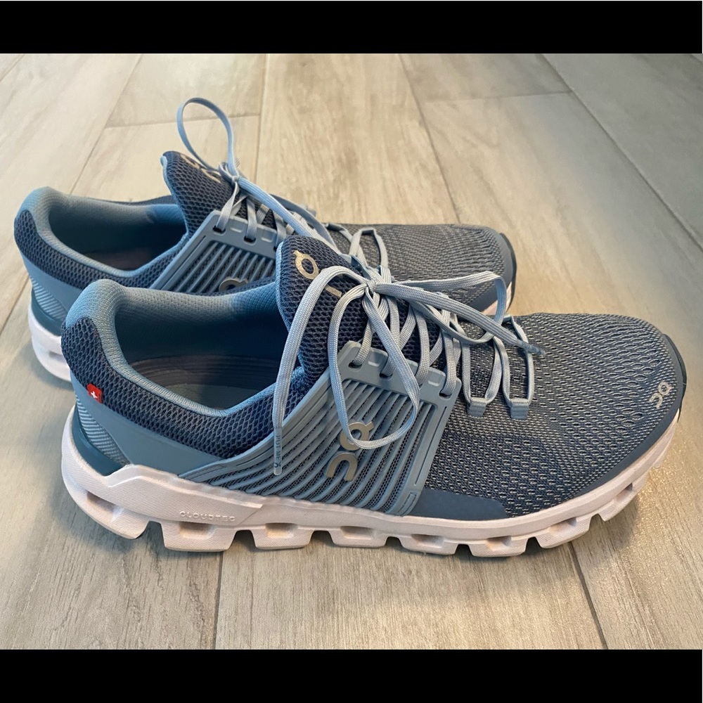 Women’s On Cloud Running Shoes Size 8.5.